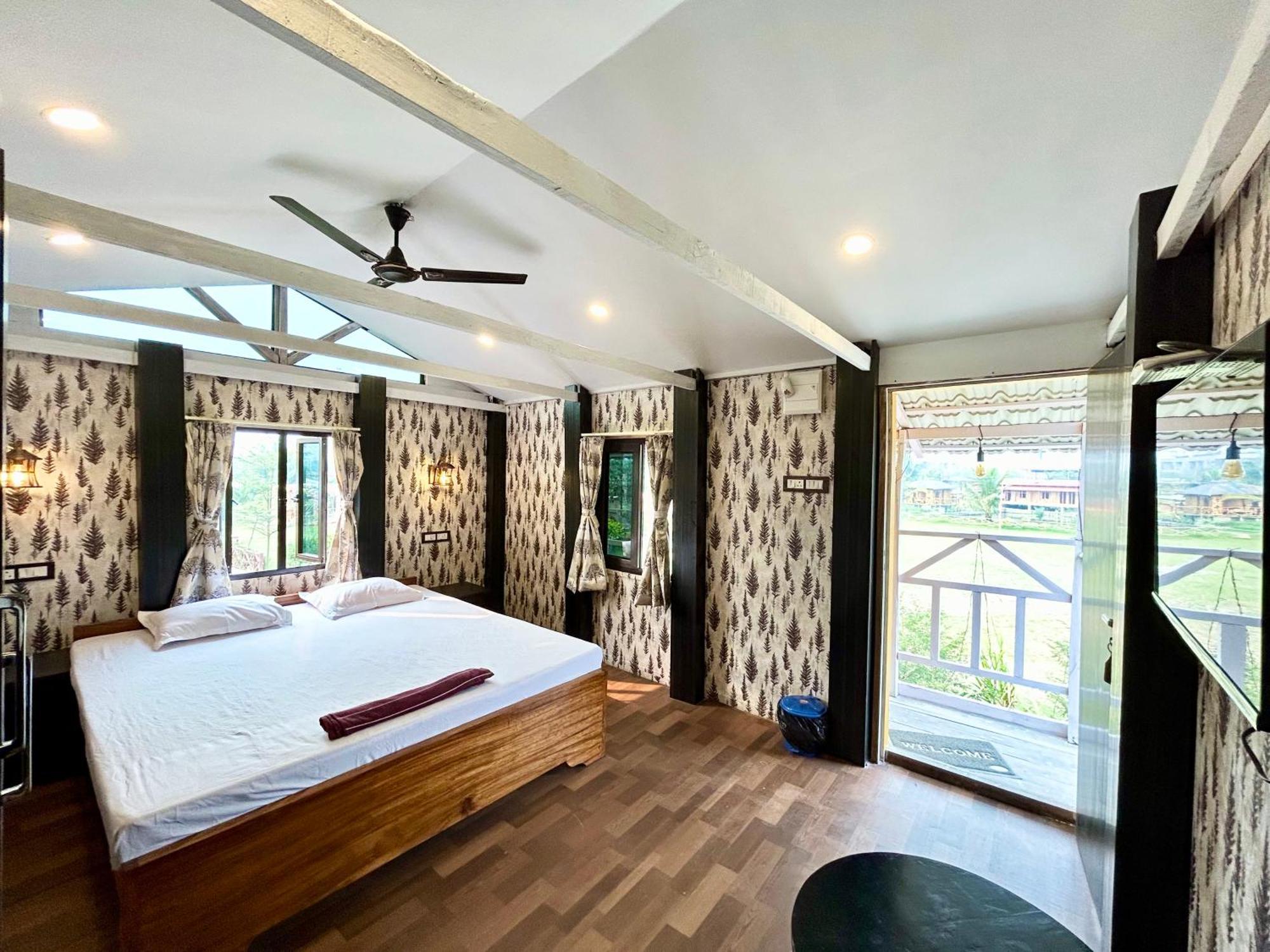 Palli Bangla Resort, Near Ruby Hospital, Anandapur Kolkata Exterior photo